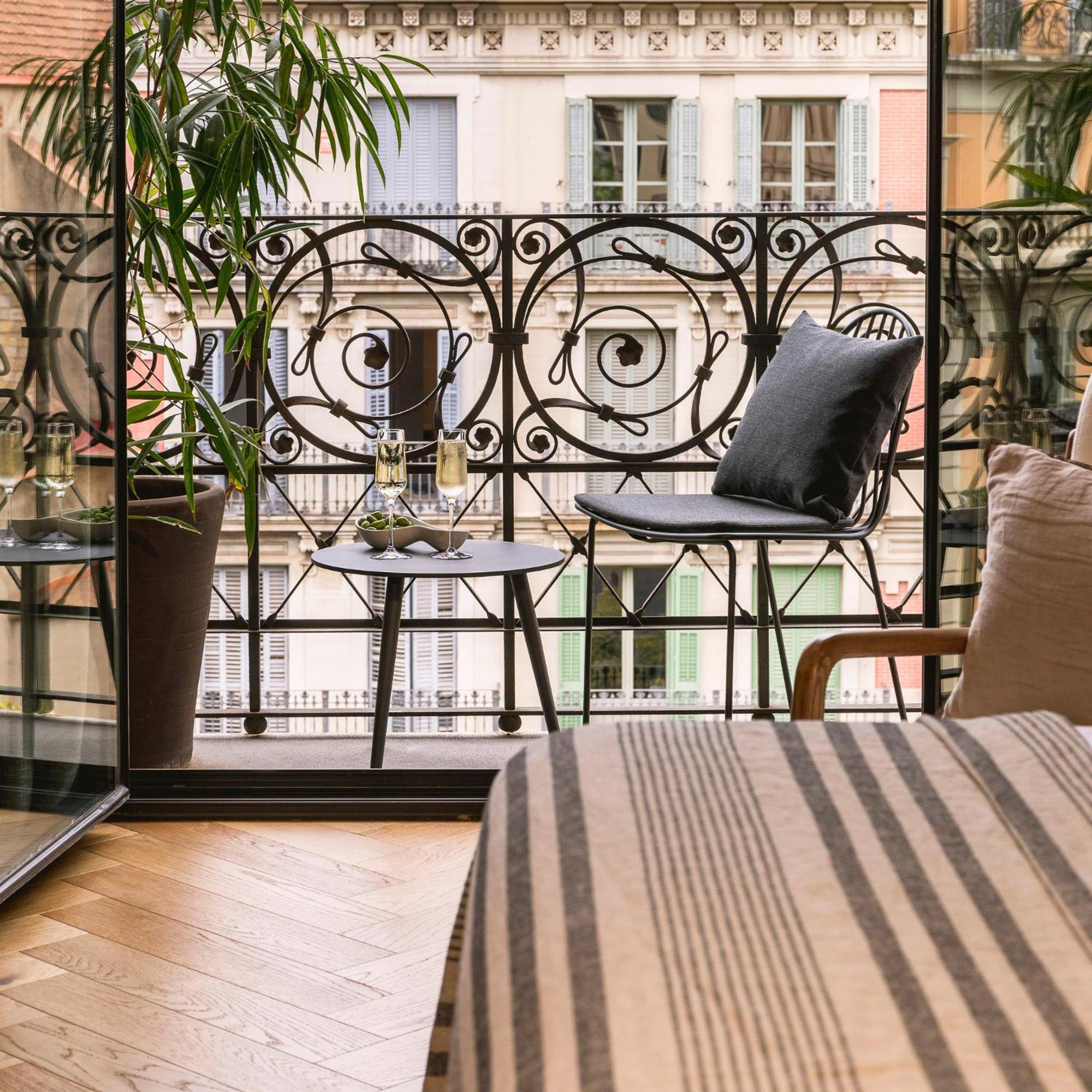 Hotel Casa Sagnier Barcelona Exterior photo A balcony in Paris